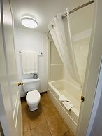 Super 8 by Wyndham 100 Mile House