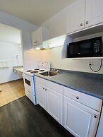 Super 8 by Wyndham 100 Mile House