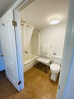 Super 8 by Wyndham 100 Mile House