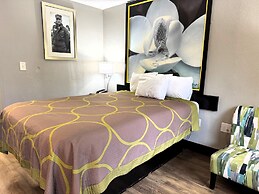 Super 8 by Wyndham Tupelo Airport