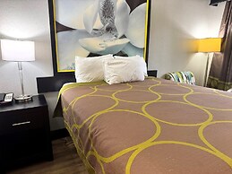 Super 8 by Wyndham Tupelo Airport