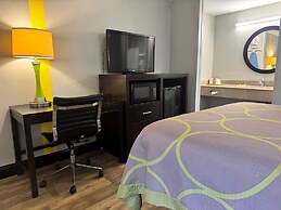 Super 8 by Wyndham Tupelo Airport