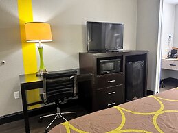 Super 8 by Wyndham Tupelo Airport