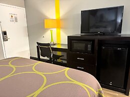 Super 8 by Wyndham Tupelo Airport