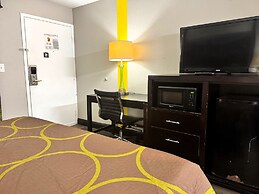 Super 8 by Wyndham Tupelo Airport