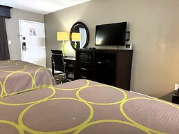 Super 8 by Wyndham Tupelo Airport