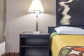 Super 8 by Wyndham League City/Kemah Area