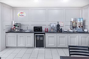 Super 8 by Wyndham League City/Kemah Area