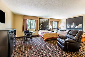 Super 8 by Wyndham League City/Kemah Area