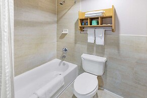 Super 8 by Wyndham League City/Kemah Area