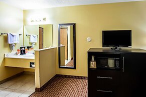 Rodeway Inn & Suites