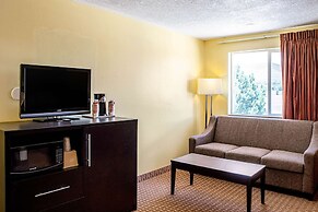Rodeway Inn & Suites