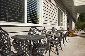 Super 8 by Wyndham Salmon