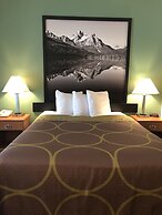 Super 8 by Wyndham Salmon