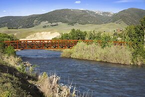 Super 8 by Wyndham Salmon