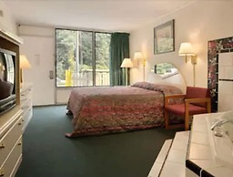 Super 8 by Wyndham Carlisle North