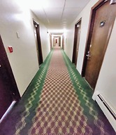 Love Hotels Staples by OYO at HWY 10 MN