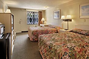 Super 8 by Wyndham Lantana West Palm Beach