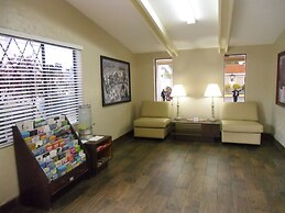 Super 8 by Wyndham Lantana West Palm Beach