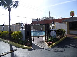 Super 8 by Wyndham Lantana West Palm Beach