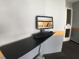 Super 8 by Wyndham Mt Hope Hamilton Intl Arpt ON