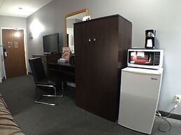 Super 8 by Wyndham Mt Hope Hamilton Intl Arpt ON