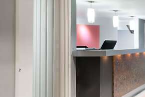 Super 8 by Wyndham Mt Hope Hamilton Intl Arpt ON