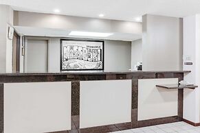 Super 8 by Wyndham Springfield/Battlefield