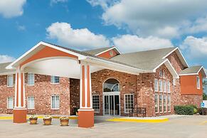 Super 8 by Wyndham Bolivar