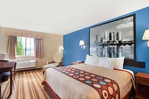 Super 8 by Wyndham Defiance