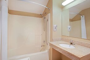 Super 8 by Wyndham Defiance