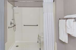 Super 8 by Wyndham Hebron Lowell Area