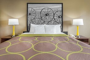Super 8 by Wyndham Hebron Lowell Area