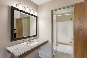 Super 8 by Wyndham Hebron Lowell Area