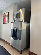 Super 8 by Wyndham Kelowna BC