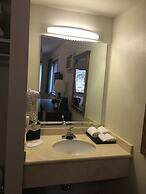 Super 8 by Wyndham Kelowna BC