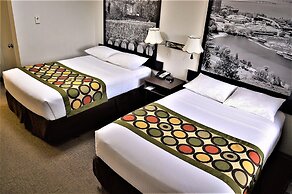 Super 8 by Wyndham Kelowna BC