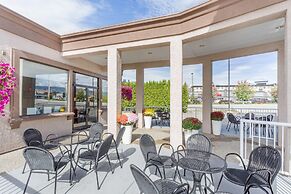 Super 8 by Wyndham Kelowna BC