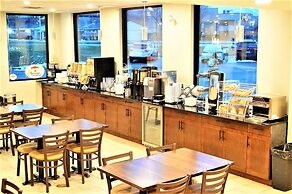 Super 8 by Wyndham Kelowna BC