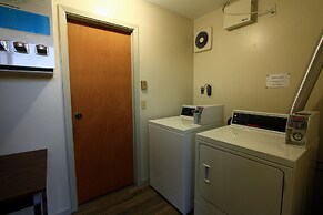 Super 8 by Wyndham Kelowna BC