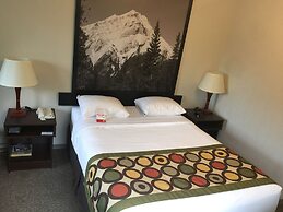 Super 8 by Wyndham Kelowna BC