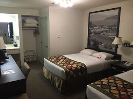 Super 8 by Wyndham Kelowna BC