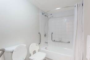 Super 8 by Wyndham Kelowna BC