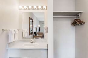 Super 8 by Wyndham Kelowna BC