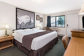 Super 8 by Wyndham Kelowna BC