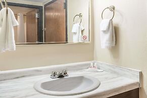 Super 8 by Wyndham Luverne