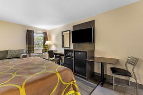 Super 8 by Wyndham Dickson