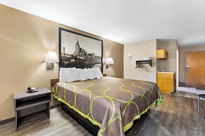 Super 8 by Wyndham Dickson