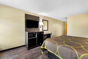 Super 8 by Wyndham Dickson