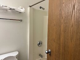 Kings Inn By OYO Calumet Park I-57